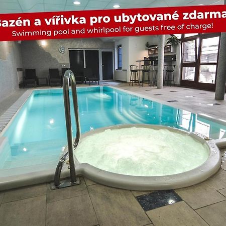 Hotel Penzion Pod Radnicí Hustopeče Esterno foto