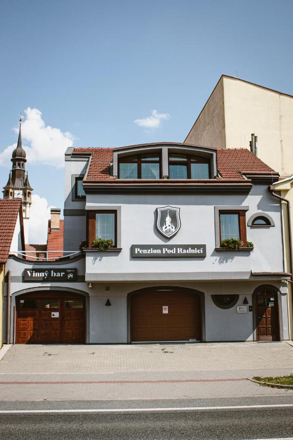 Penzion Pod Radnicí Hustopeče Esterno foto