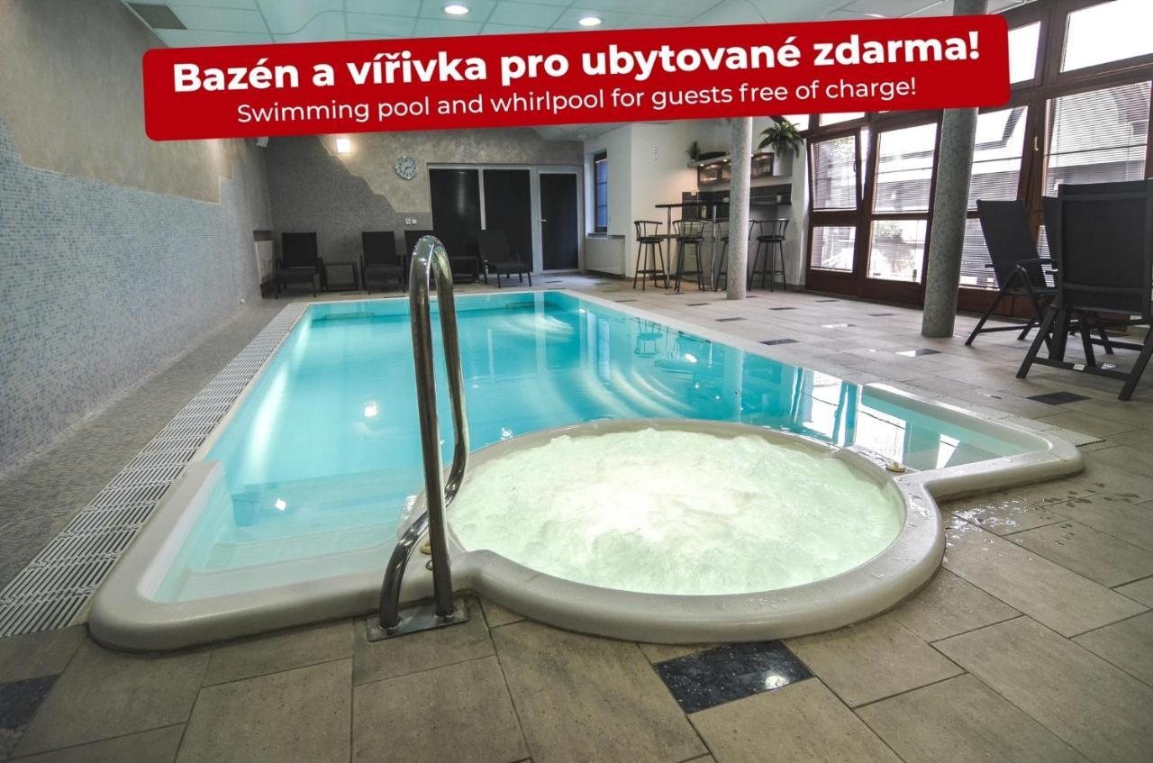 Hotel Penzion Pod Radnicí Hustopeče Esterno foto