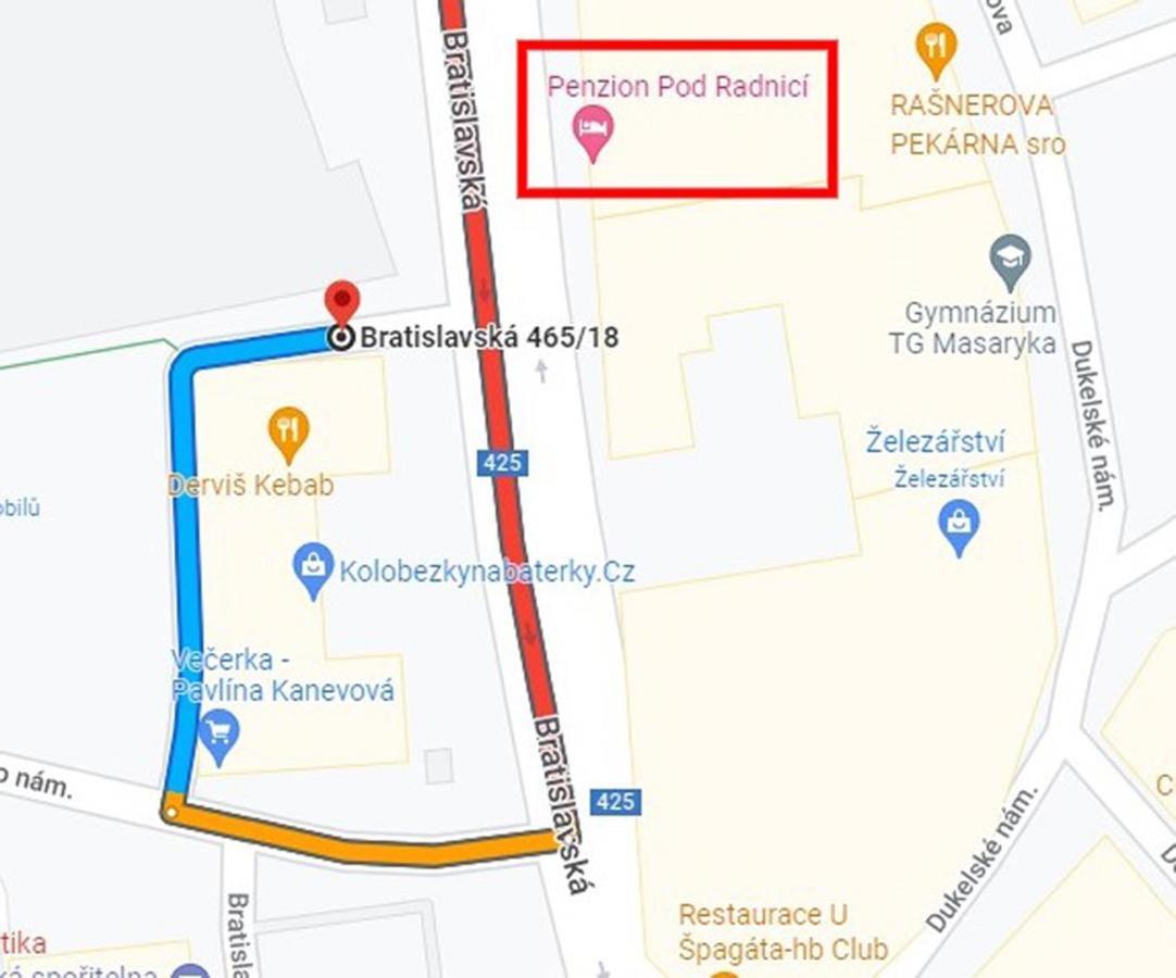 Penzion Pod Radnicí Hustopeče Esterno foto