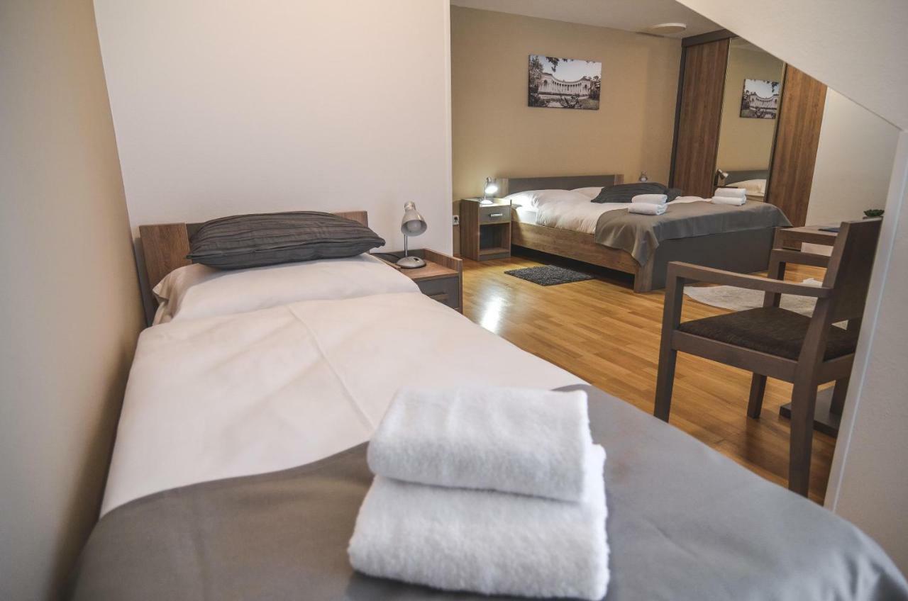 Penzion Pod Radnicí Hustopeče Esterno foto