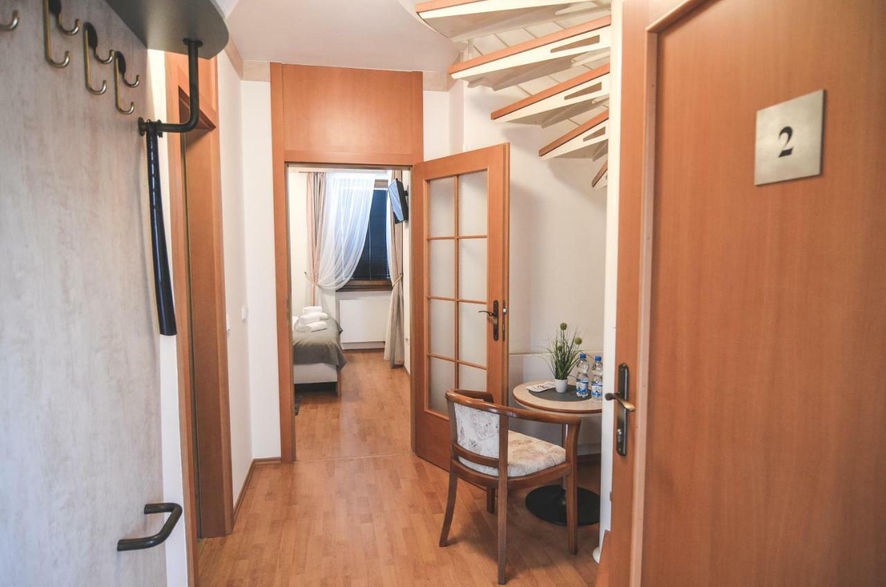 Hotel Penzion Pod Radnicí Hustopeče Esterno foto