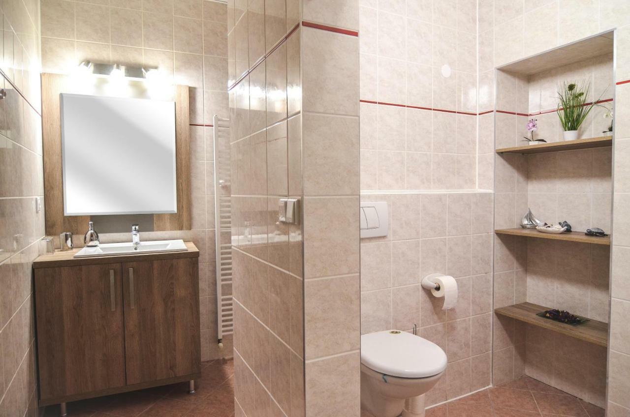 Penzion Pod Radnicí Hustopeče Esterno foto
