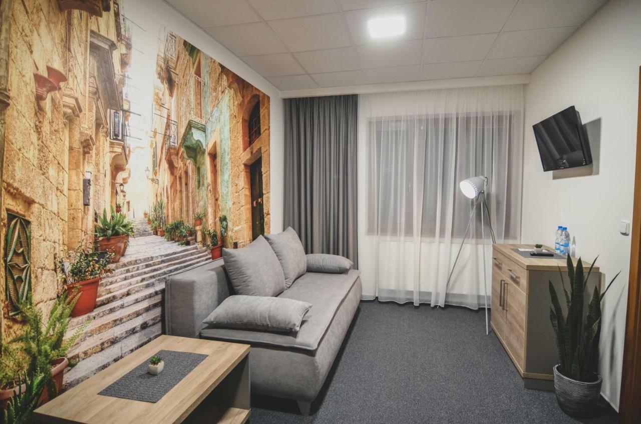 Penzion Pod Radnicí Hustopeče Esterno foto