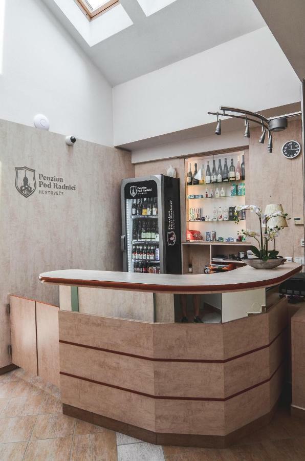Penzion Pod Radnicí Hustopeče Esterno foto